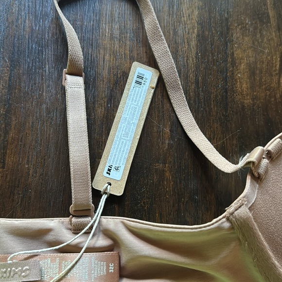SKIMS Ultimate Collection Strapless Push Up Bra NWT - Picture 9 of 11